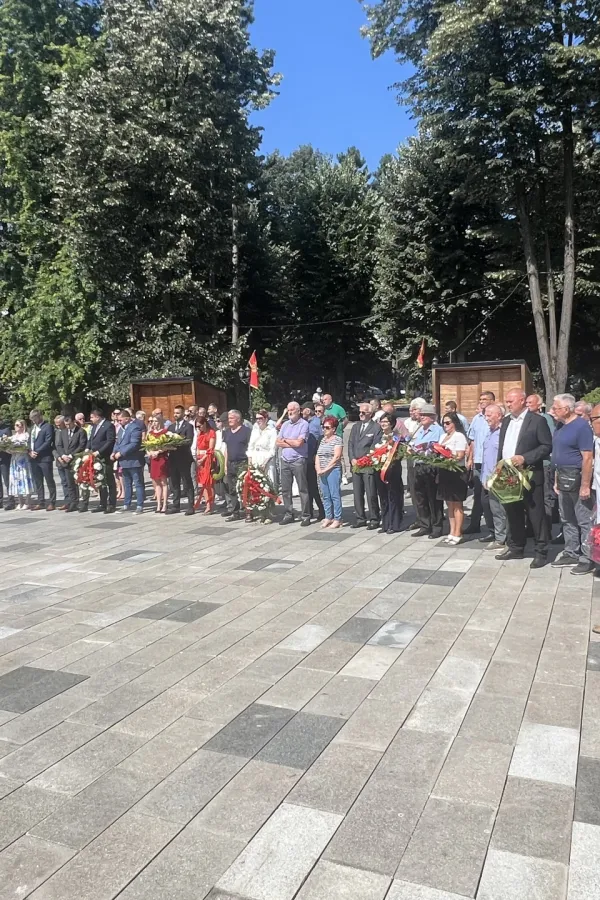 Na bjelopoljskom trgu položen vijenac na Spomenik palim borcima