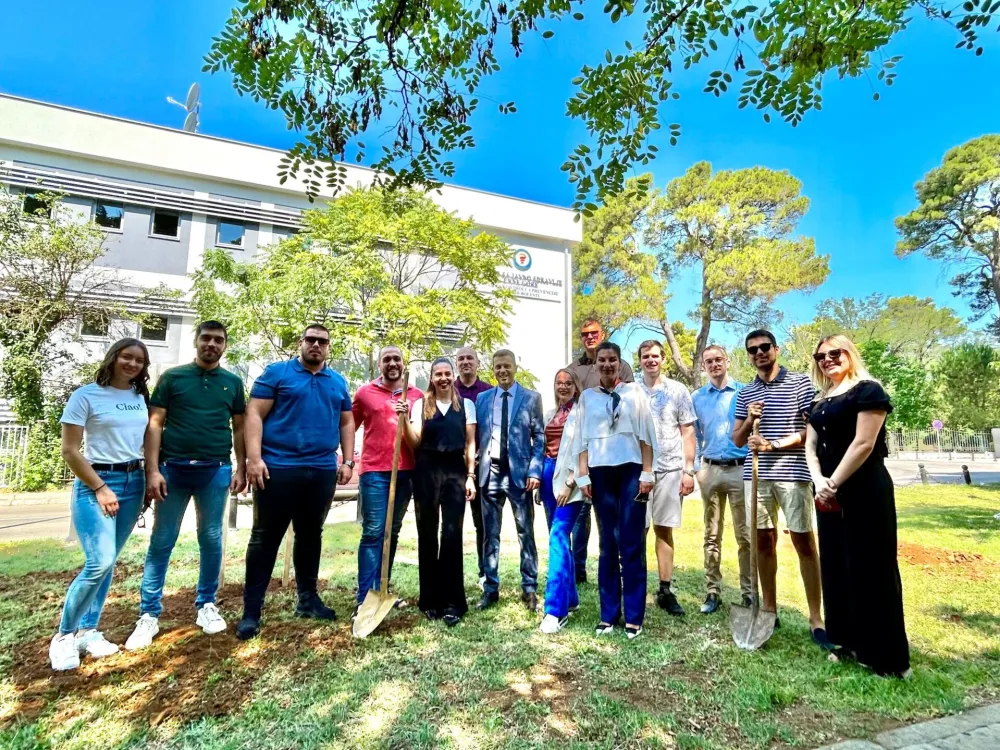 Mladi Evrope obilježili Dan državnosti sadnjom 13 sadnica