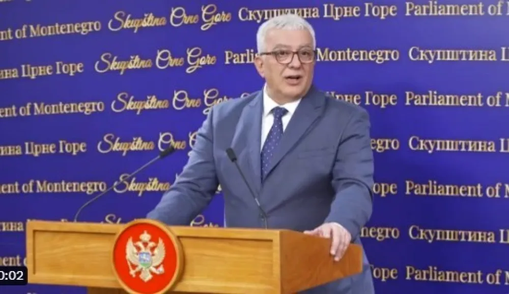 Mandić: Ne pla&scaron;im se rezultata popisa,&nbsp;trobojke krase brojne kabinete i op&scaron;tine u Crnoj Gori