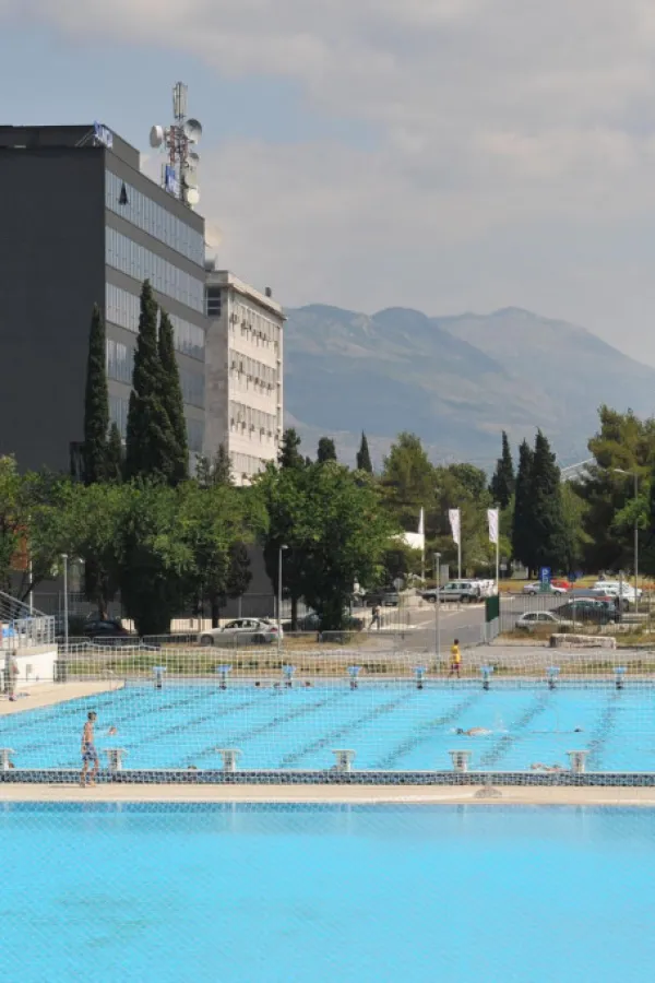 Sportski objekti mijenjaju cijene: Kupanje na bazenima biće četiri eura