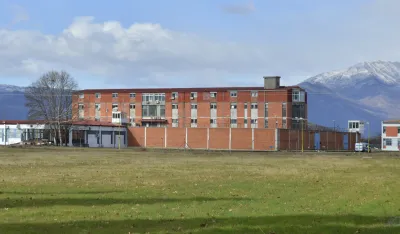 Preporuka Ombudsmana: Pritvorenicima omogućiti pozive јednom sedmično