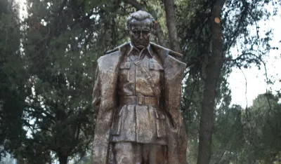 Споменик након "естетског захвата" 19. децембра 
