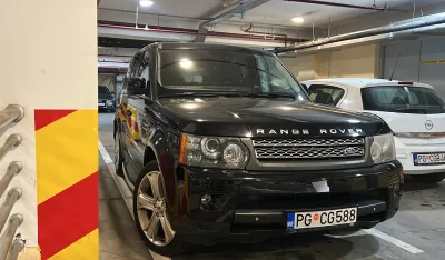 Glavni grad Op&scaron;tini Zeta dao na kori&scaron;ćenje sedam službenih vozila, ustupljen i &bdquo;rendž rover&rdquo;