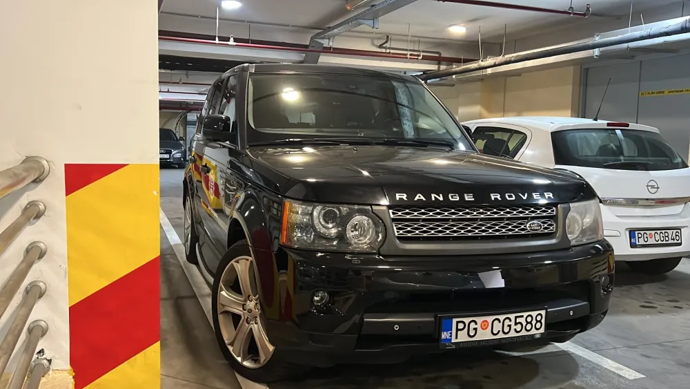 Glavni grad Op&scaron;tini Zeta dao na kori&scaron;ćenje sedam službenih vozila, ustupljen i &bdquo;rendž rover&rdquo;