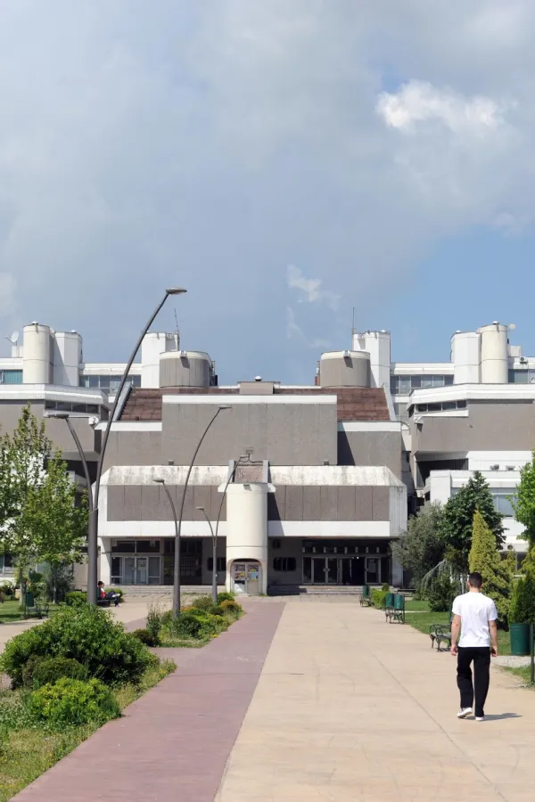 Univerzitetu fale predavači