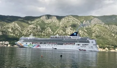 U kotorski zaliv uplovila četiri kruzera