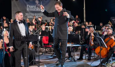 Festivalski orkestar i hor Virtuozi kojim rukovodi maestro Bojan Suđić
