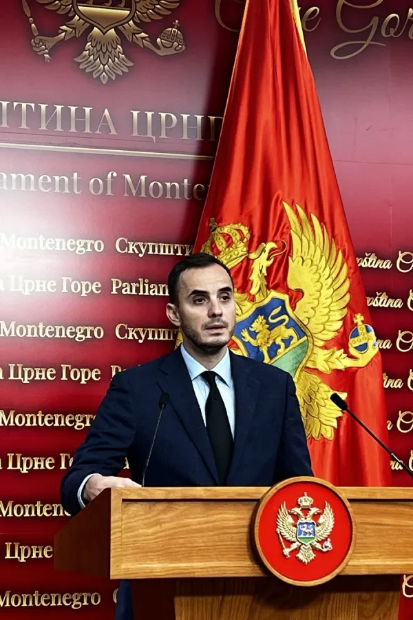 Konatar: Umanjenje doprinosa za penzije dugoročno ugrožava finansije Crne Gore