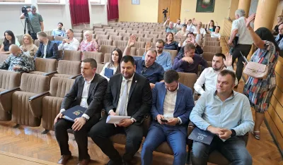 (VIDEO) Pogledajte kako je prekinuta sjednica SO Nik&scaron;ić: Odbornici opozicije blokirali rad