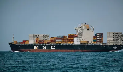 Crnogorski pomorac nalazi se na brodu koji gori u Indijskom okeanu