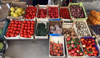 Na Kamionskoj pijaci poskupili paradajz i krastavac