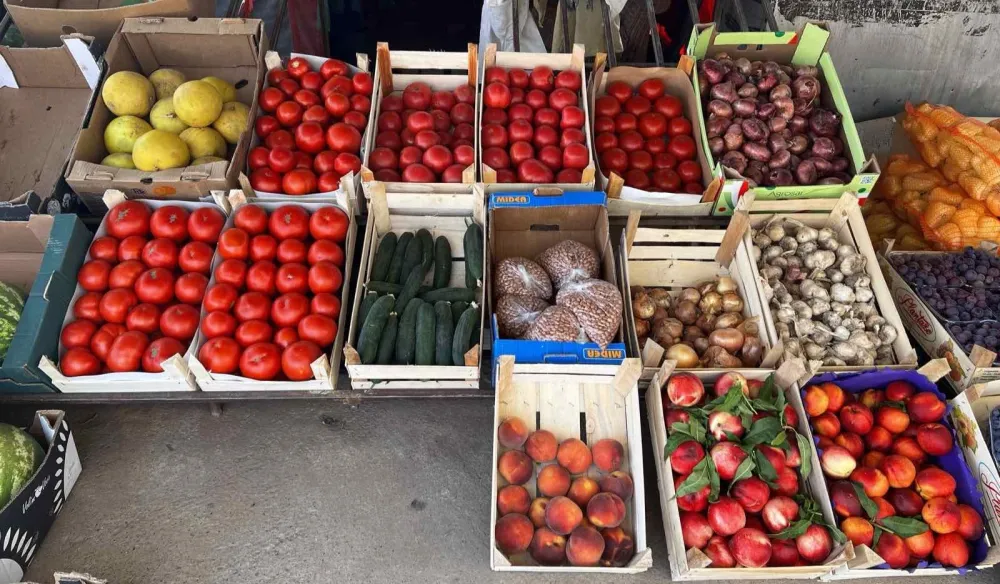 Na Kamionskoj pijaci poskupili paradajz i krastavac