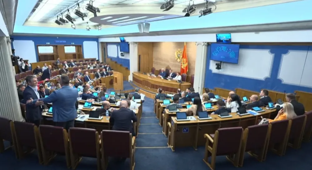 (VIDEO) Skup&scaron;tina usvojila Predlog o rekonstrukciji Vlade, opozicija nije prisustvovala glasanju