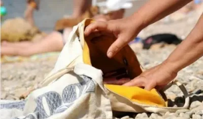 Uhap&scaron;ena osoba zbog 12 krađa na plažama u Budvi