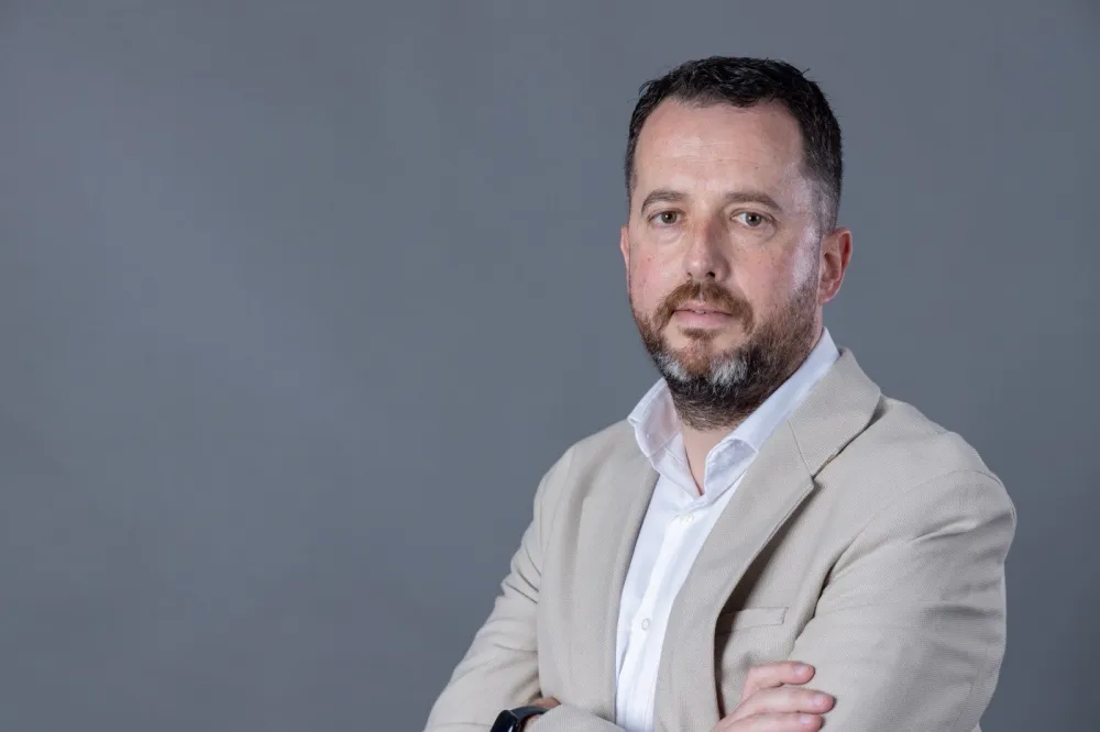 Do&scaron;ljak: Klima uređaji ne rade u Op&scaron;tini Tivat, uvedeno skraćeno radno vrijeme