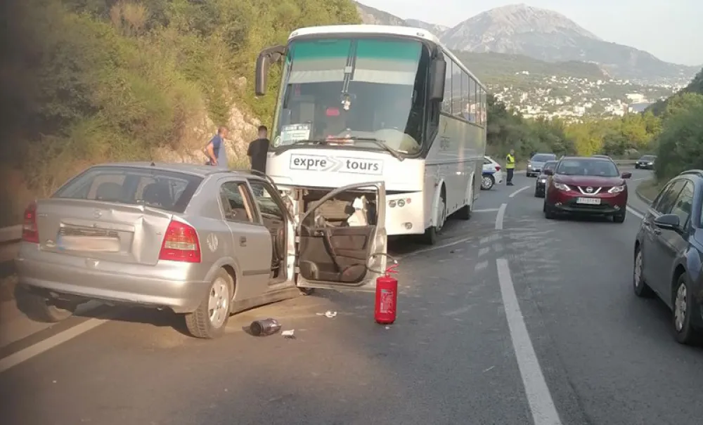 Sudar kod tunela Sozina, povrijeđen vozač