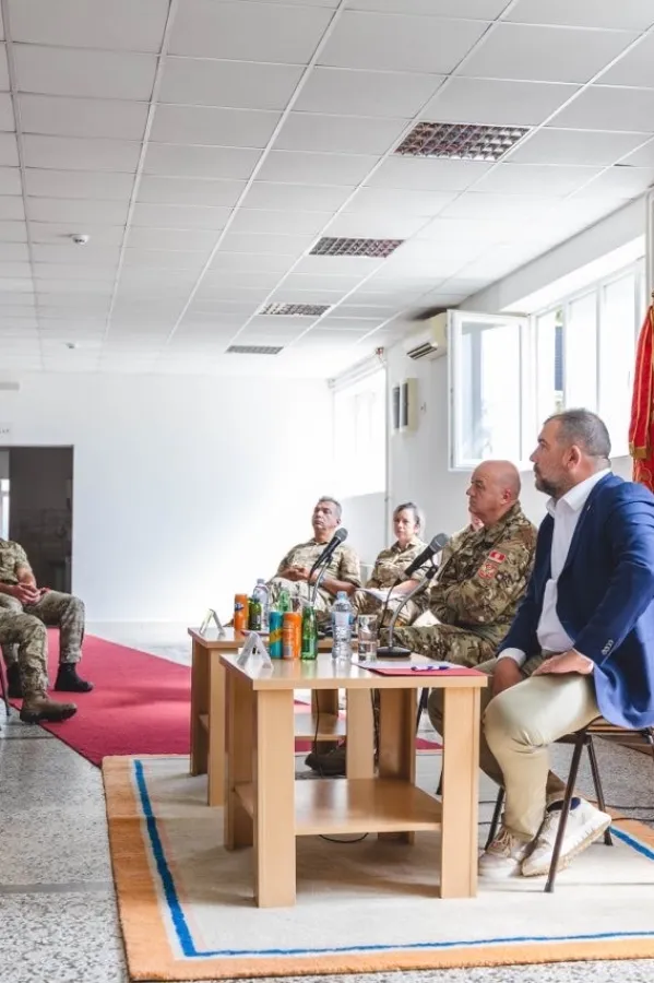 Krapović sa mladim oficirima VCG: Vi ste temelj postojanja i oslonac svih procesa i aktivnosti na&scaron;e Vojske