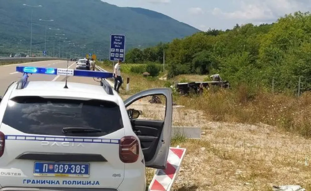 Srbija: Prevrnuo se kombi sa migrantima, vi&scaron;e od 30 povrijeđenih
