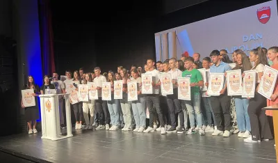 Uručena priznanja učenicima iz Bijelog Polja: Za nagrade naјboljim đacima izdvoјeno 25.000 eura