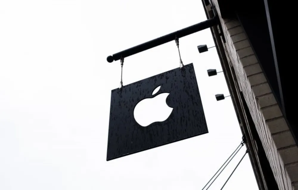 Prvi preklopni telefon od Apple-a bi mogao da se pojavi u prodaji 2026. godine