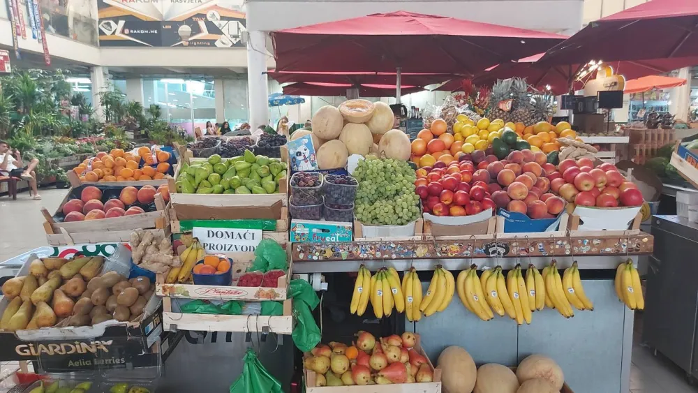 Na zelenoj pijaci u Ginta&scaron;u dva kila grožđa i smokava devet eura