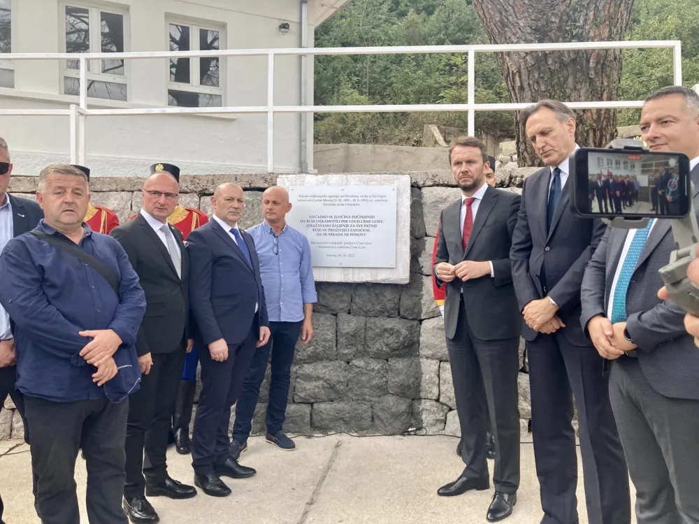 Sa otkrivanja spomen-ploče u Morinju