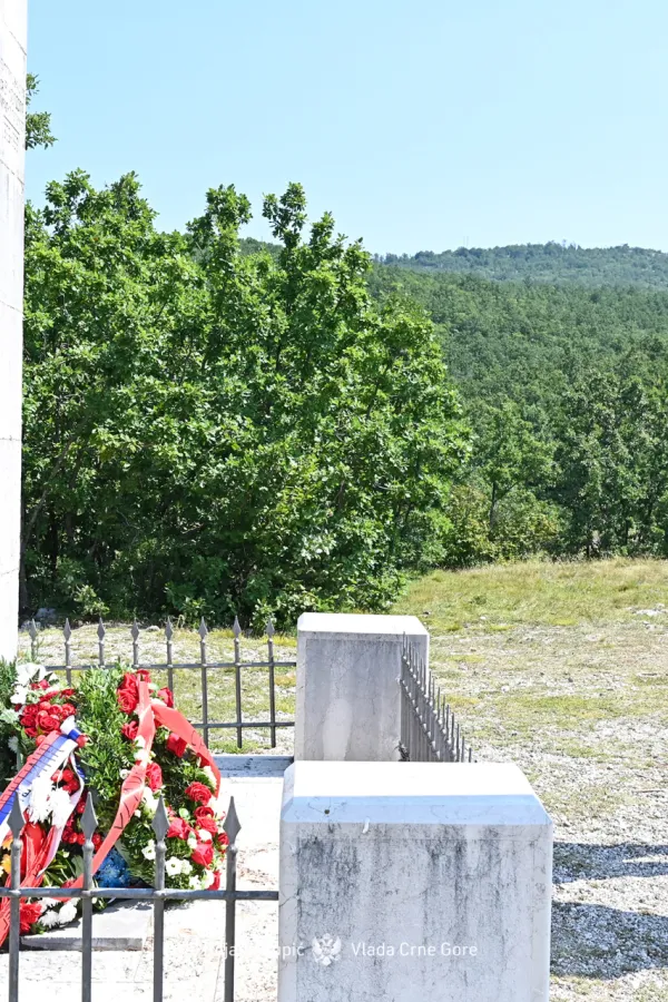 Koprivica položio vijenac na spomenik posvećen bici na Vučjem dolu