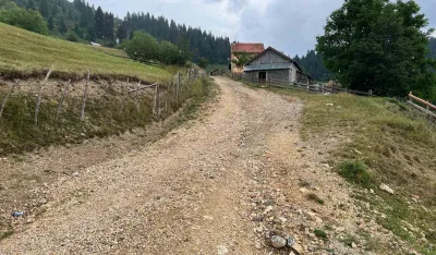 Put koji vodi do sela u lo&scaron;em stanju