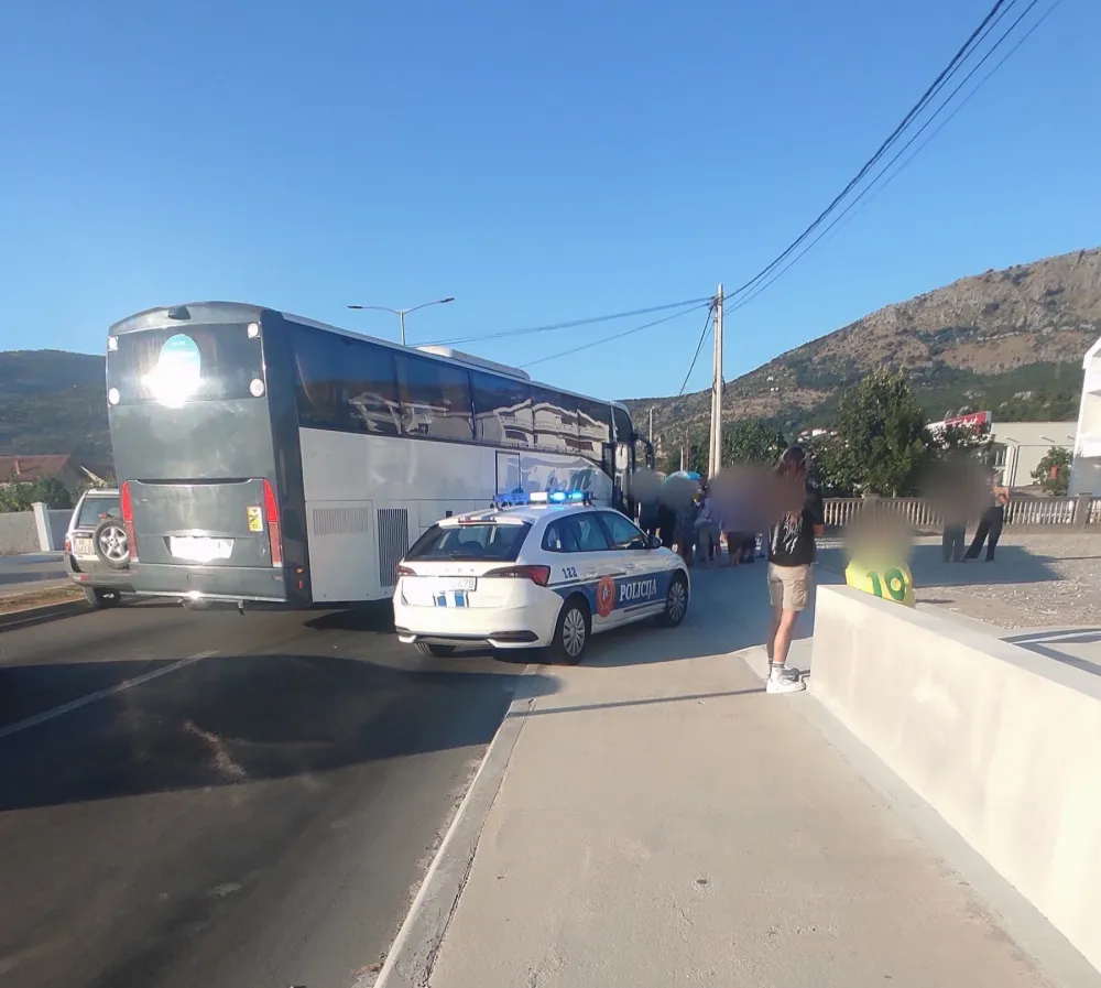 Zlatica: Sudar autobusa i vozila, uviđaj u toku