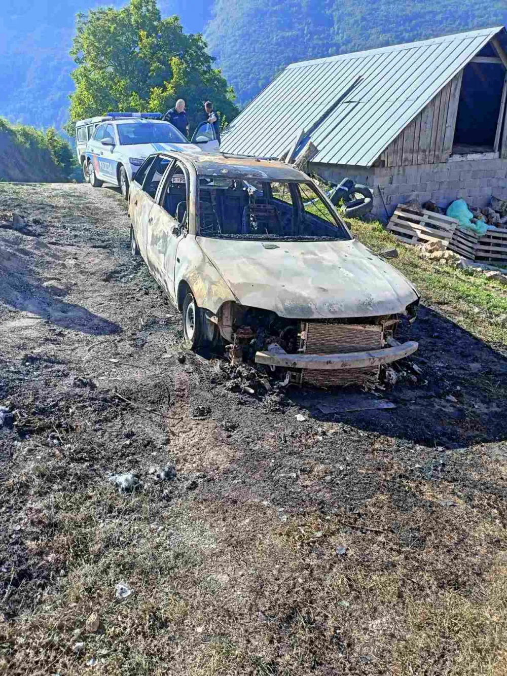 U Tre&scaron;njevi zapaljeno vozilo menadžra Op&scaron;tine Andriјevica Milo&scaron;a Čukića