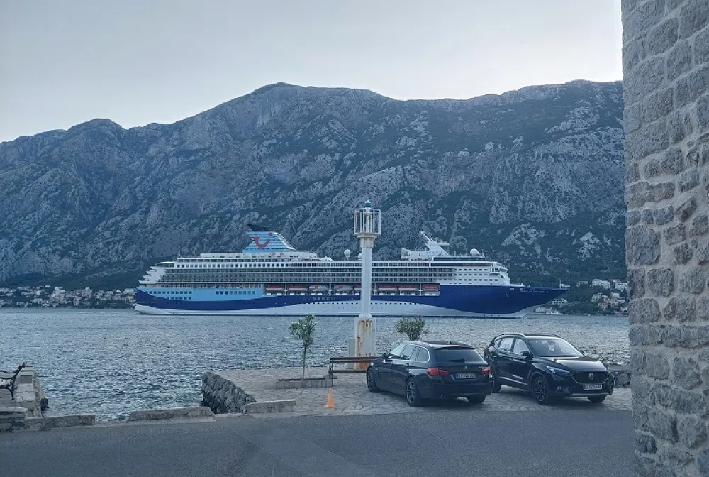 Novi kruzeri u kotorskoj luci