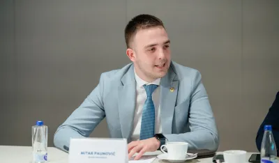Paunović Neneziću:&nbsp;Mi smo partija čiju politiku neće korigovati ni va&scaron; prijatelj Katnić, ni va&scaron;i prijatelji u Zagrebu