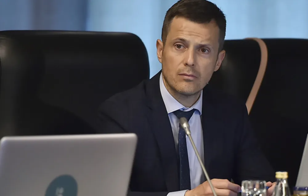 Zarada ministra Mujovića 1.790 eura, nema primanja za rad u pet radnih tijela, nema tro&scaron;kova za službene ručkove