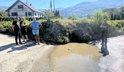 Put do bjelopoljskog naselja Prestreke i usred ljeta pod vodom