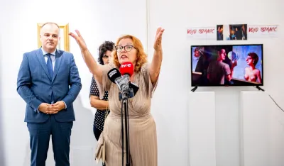 Herceg Novi: Svečano otvorena izložba &ldquo;Slike su moje priče&rdquo; slikarskog velikana Voja Stanića