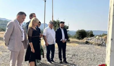 Predsjednica i odbornici Skup&scaron;tine Glavnog grada položili cvijeće na spomenik na Fundini