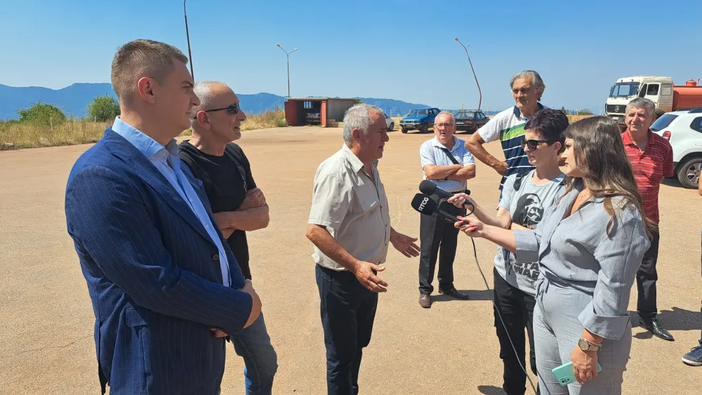 (FOTO) &Scaron;ahmanović sa biv&scaron;im radnicima Rudnika boksita: Problem rije&scaron;iti u institucionalnom okviru