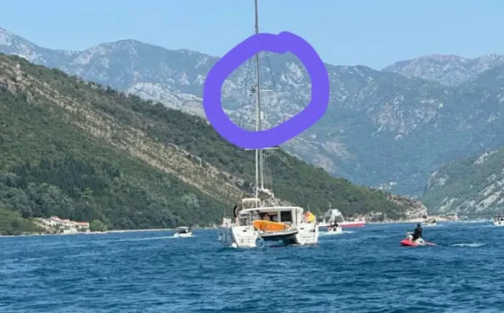 Dron &bdquo;sletio&ldquo; u jarbole katamarana, turisti doživjeli traumu