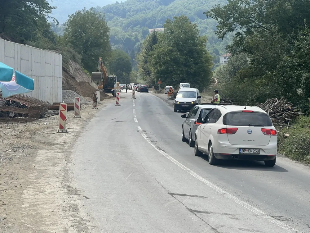 (FOTO) Turisti razočarani zbog dugog putovanja i lo&scaron;ih puteva