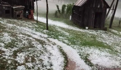 (FOTO) Nevrijeme pričinilo velike &scaron;tete mje&scaron;tanima bjelopoljskih sela: Grad opusto&scaron;io njive i voćnjake, vodena buјica uni&scaron;tila put