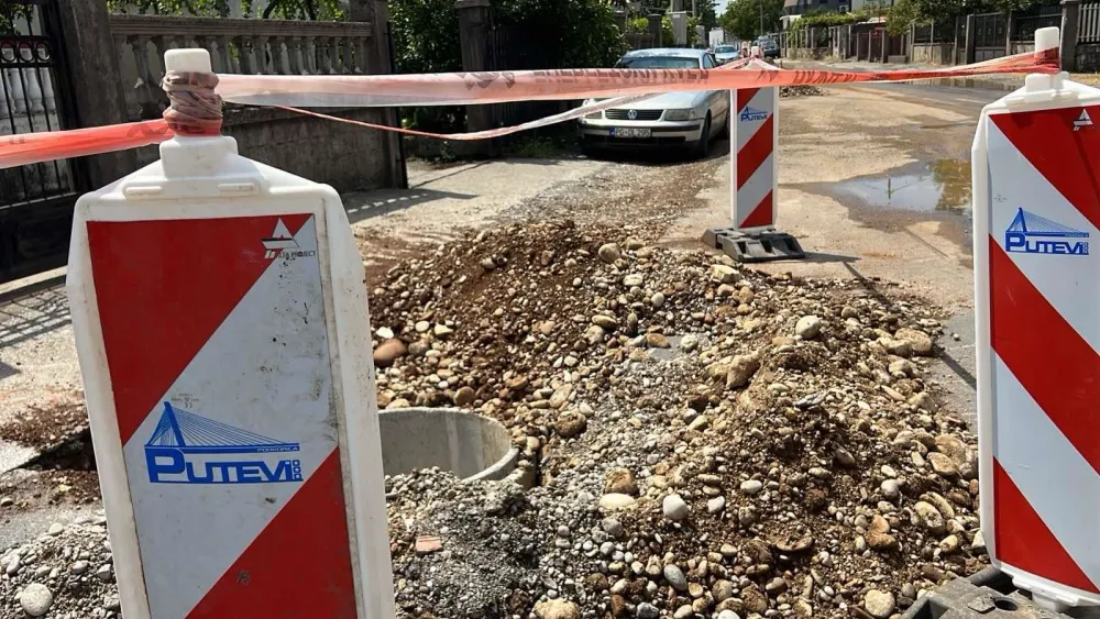 (VIDEO/FOTO) Ki&scaron;na kanalizaciјa kroz Murtovinu