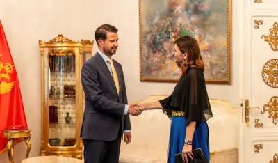 Milatović uručio orden ambasadorki Popa: Vrata za ulazak Crne Gore u EU &scaron;irom otvorena- na nama je da &scaron;to prije prođemo kroz njih