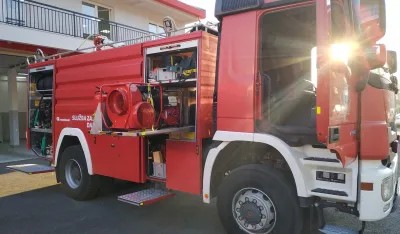 Požare gase sa tri dotrajala vozila