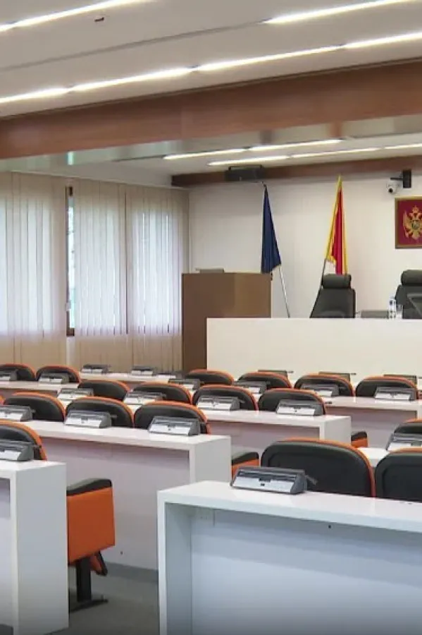 U Budvi NSD i DNP u dva tabora, PES prvi put na izborima