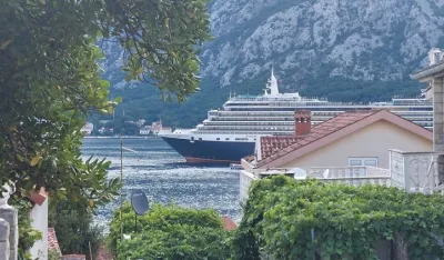 U zalivu četiri kruzera sa preko pet hiljada putnika