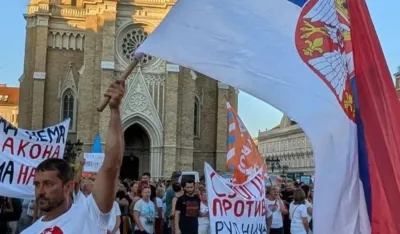 Protesti u vi&scaron;e gradova Srbije protiv iskopavanja litijuma: "Dok di&scaron;emo, borićemo se za na&scaron;e vode, vazduh, zemlju"