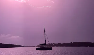 (VIDEO) Jak vjetar pogodio Zadar, spa&scaron;eno 10 osoba sa jedrilice