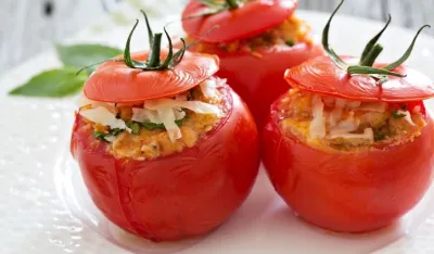 Punjeni paradajz sa mljevnim mesom