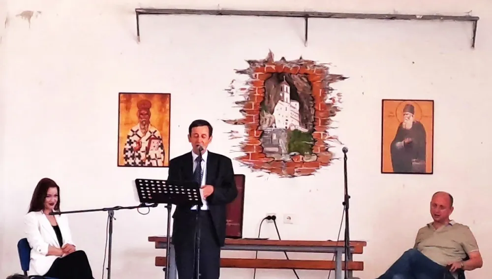 Pjesnikinja, Koprivica i Knežević