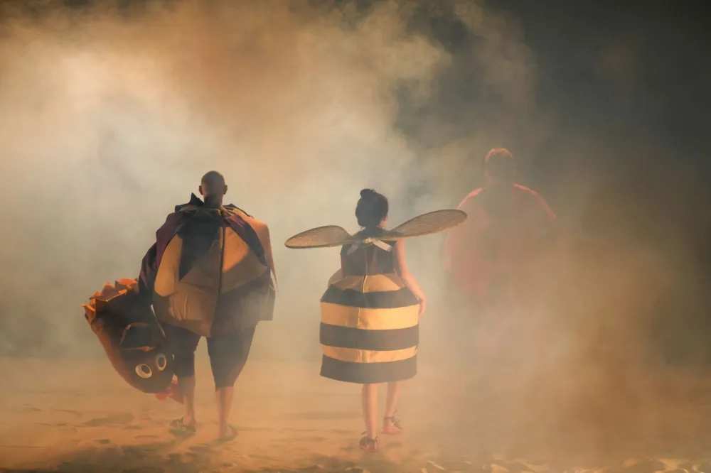 Сцена из представе "Будућност"